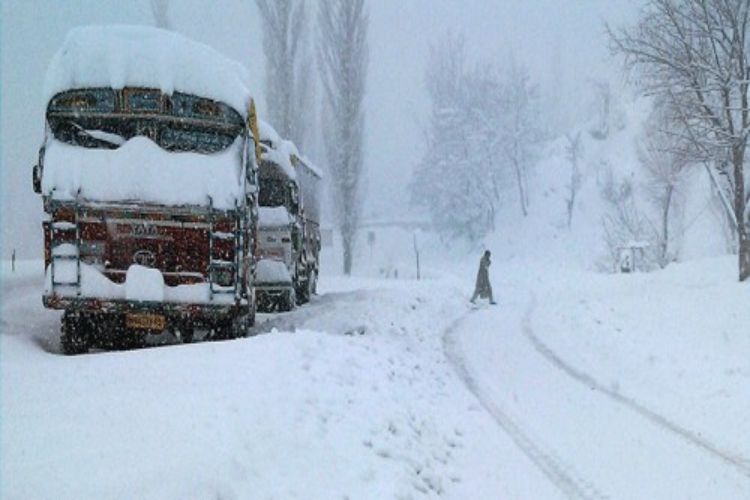 Severe cold prevails in Kashmir, many places record season's coldest night