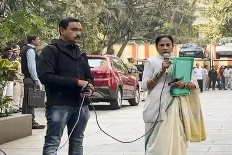 Amidst the ED raids, Mamata Banerjee arrived at the I-PAC office.