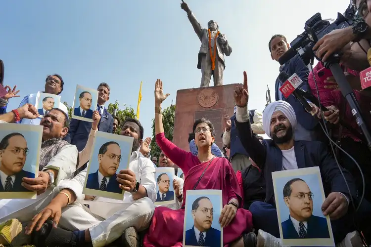 AAP MLAs stage protest outside Delhi Assembly against state government