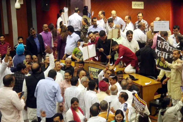BJP, AAP Councillors create ruckus in Delhi Municipal Corporation