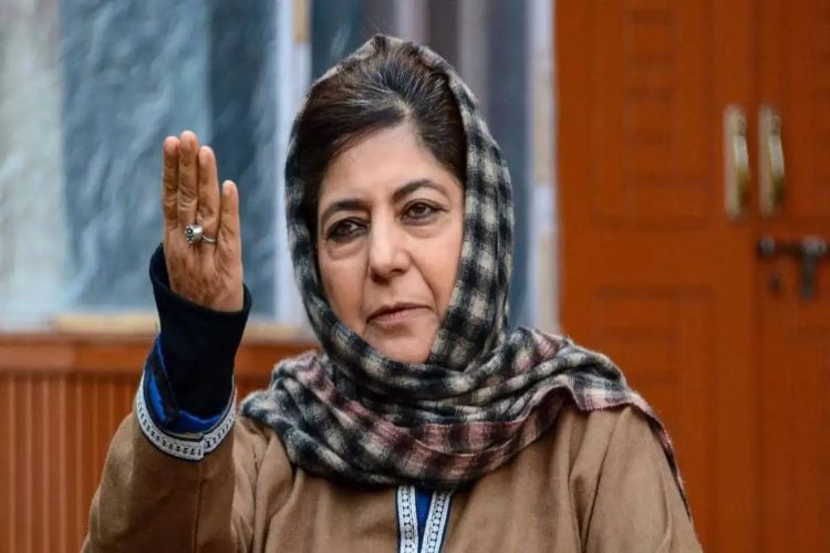 Mehbooba Mufti calls Mamata a 'lioness'; says she will not bow down