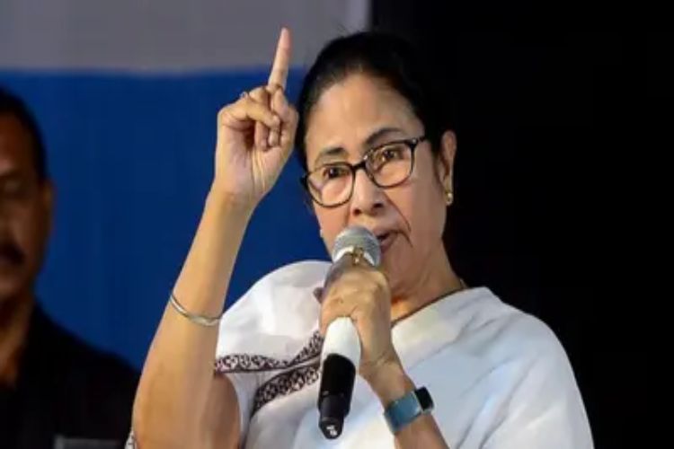 I condemn the shameful and unfair treatment meted out to our MPs in Delhi: Mamata