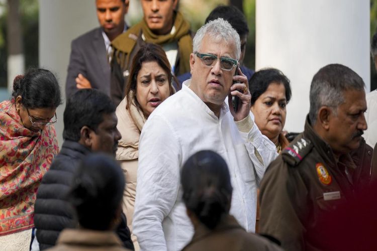 TMC MPs protest outside Home Ministry over I-PAC raid, detained