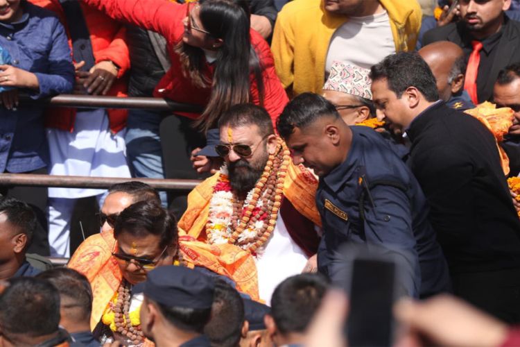 Sanjay Dutt offers prayers at Pashupatinath Temple in Nepal