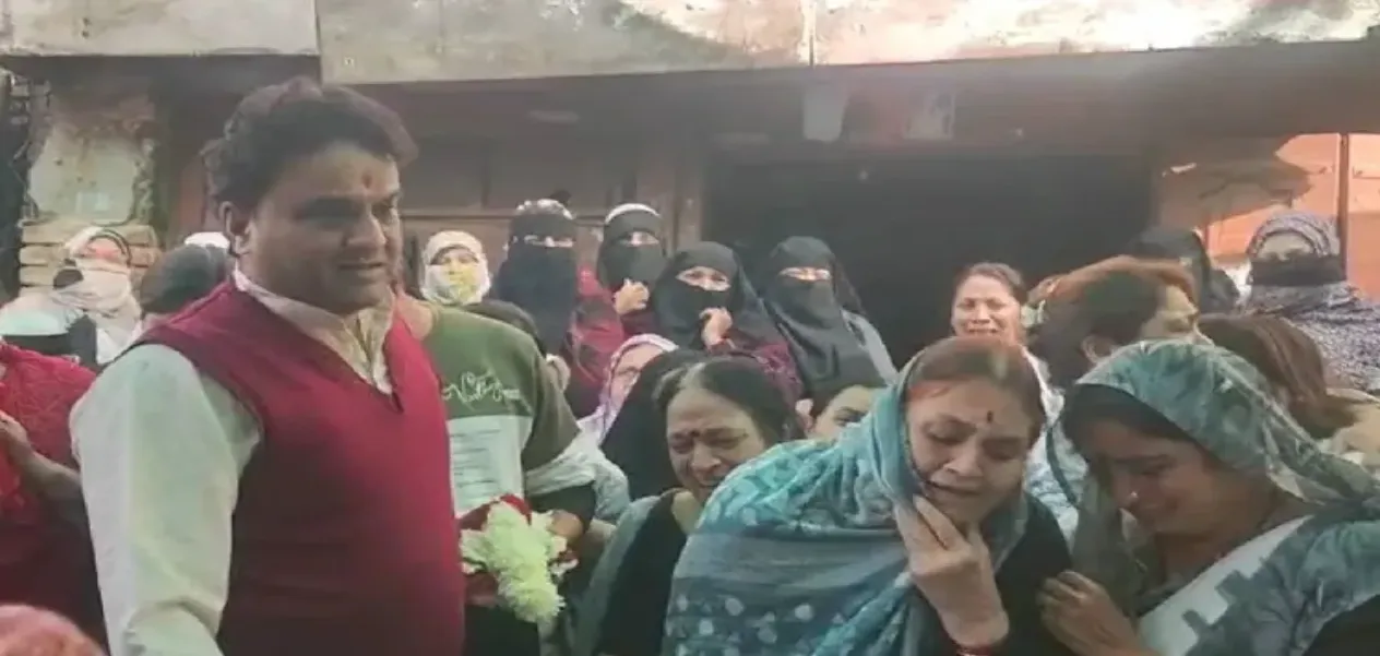 The funeral procession of 'Khan Baba' left from a Hindu home - the Sonar family of Jalgaon shared a unique bond with him.