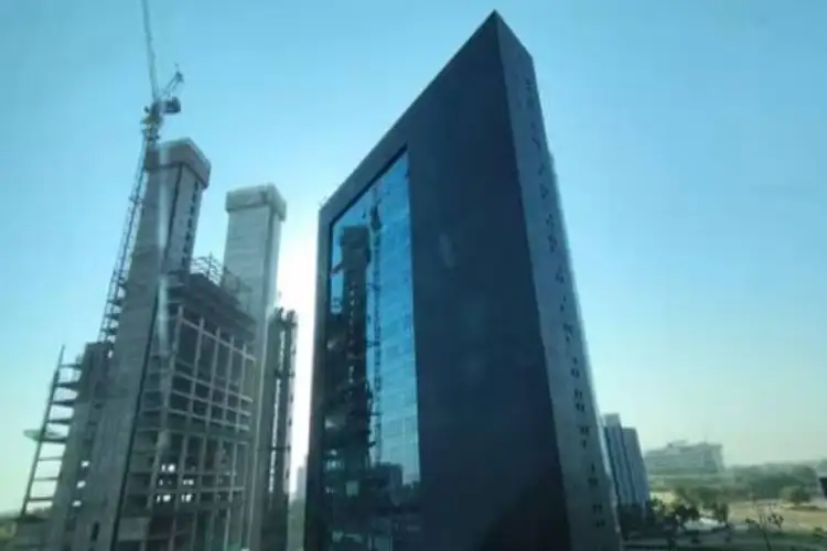 Amitabh Bachchan signs joint pack for development project in GIFT city..