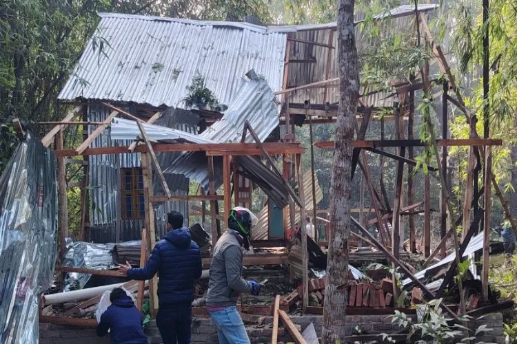 Bangladesh: Death toll rises to two in bomb blast in Sharia-Spur.