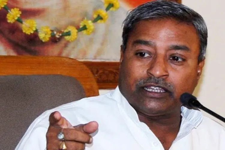 What did Vinay Katiyar say about the Kashmiri man who tried to offer prayers at the Ayodhya Ram temple?