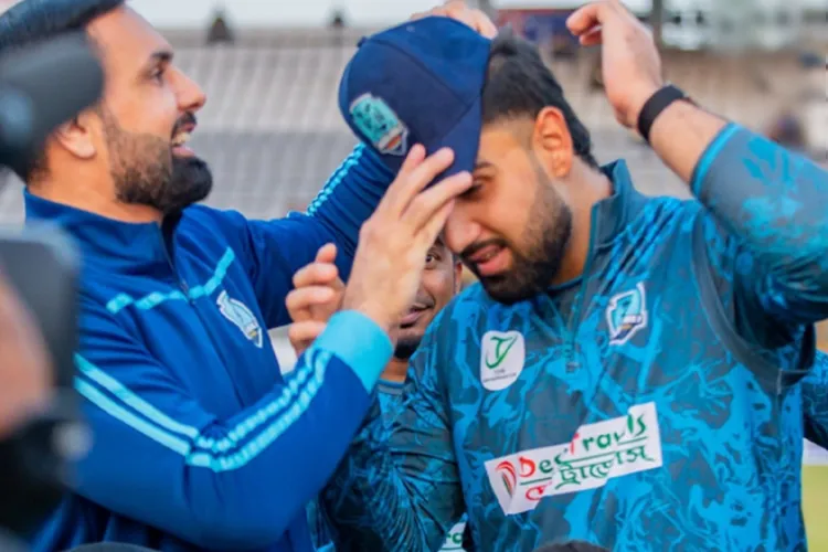 BPL 2025-26, Afghan father-son duo Mohammad Nabi and Hassan Eisakhil formed a 53-run partnership.