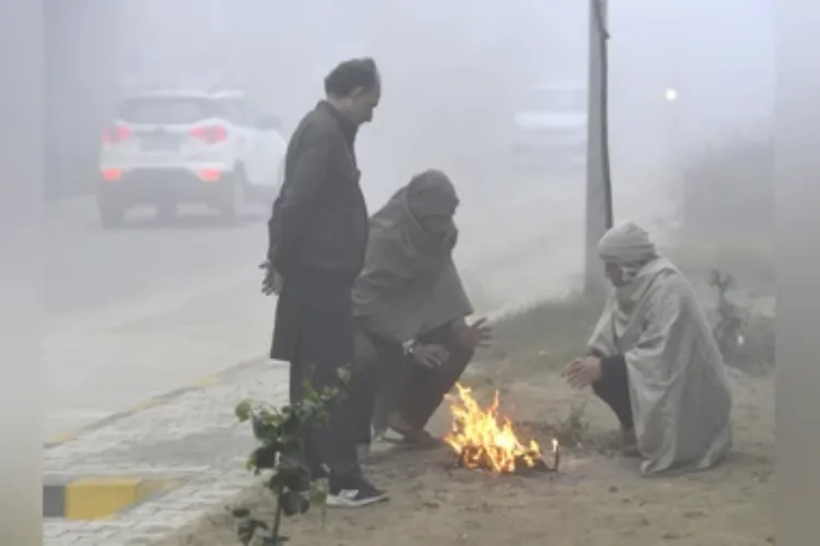 Delhi experiences increasing cold: Minimum temperature drops to 2.9 C, air quality remains 'poor'.