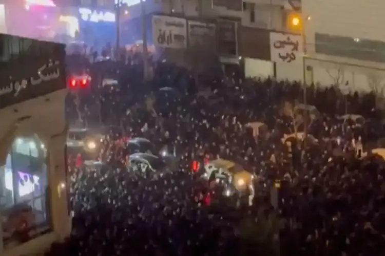 At least 544 killed, over 10,600 arrested as Iran protests enter 15th day: Human rights group