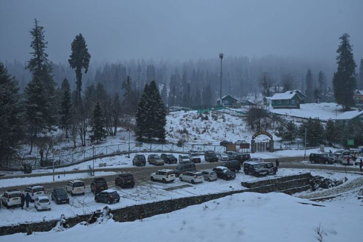 Night temperatures rise in Kashmir
