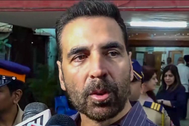Mumbai BMC elections: Akshay Kumar, Sanya Malhotra cast their votes