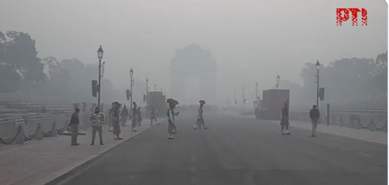 Delhi records season's coldest morning, Safdarjung records 2.9 degrees Celsius