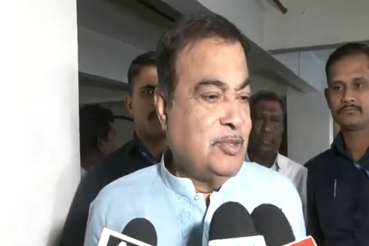 Gadkari casts vote in Nagpur, expresses confidence of BJP's record victory in civic polls