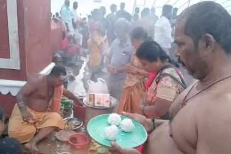 Tamil Nadu: Devotees pay tributes in Rameswaram's Agnitheertham sea on 'Thai Amavasai'