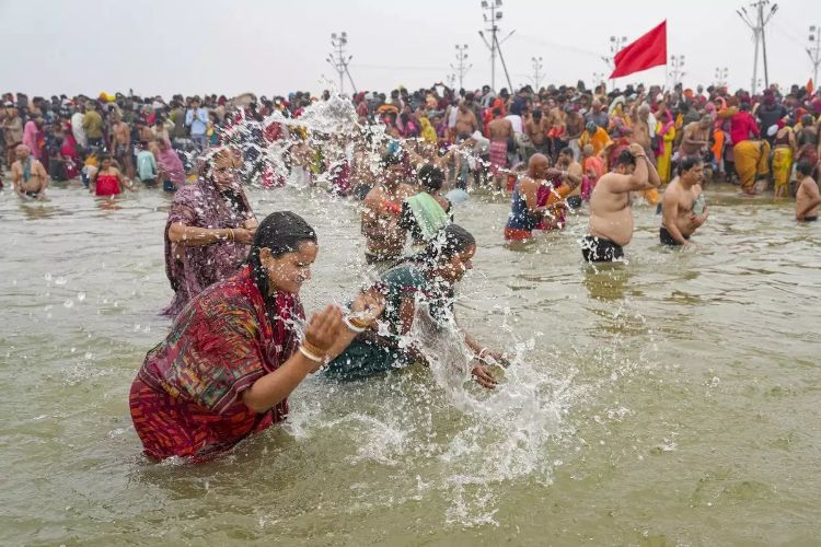 1.3 crore people took a holy dip in the Ganga on Mauni Amavasya morning.