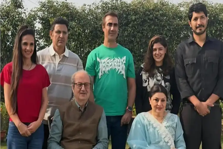 Anupam Kher heads back home for some quality time with mother after wrapping up 'Khosla Ka Ghosla 2' schedule