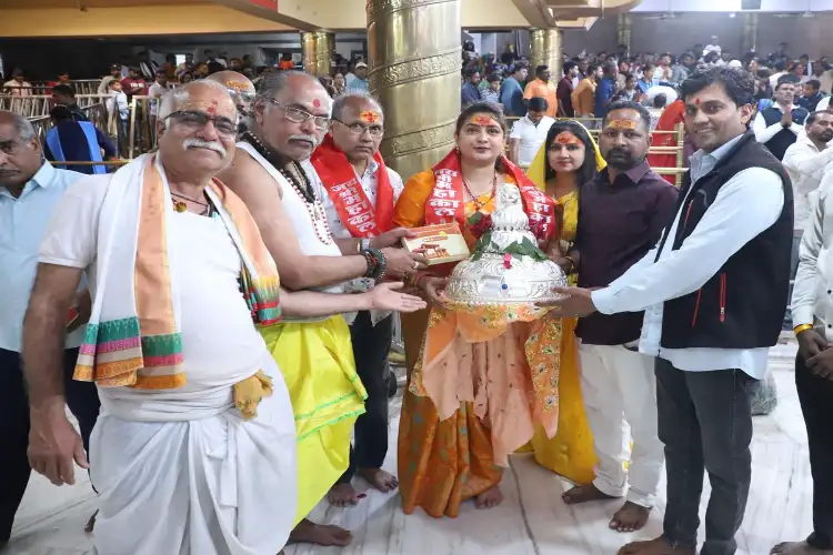 MP: Devotee offers silver crown weighing 2.35 kg to Baba Mahakal after fulfilment of wish