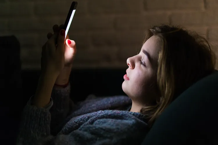 Is using a smartphone before bed harmful to your health?