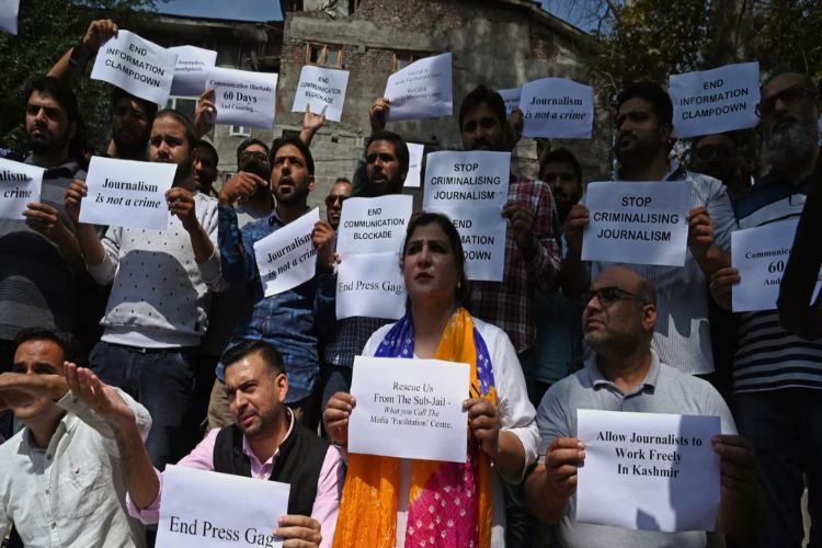 Journalists summoned in Kashmir: Editors' Association, political parties express outrage