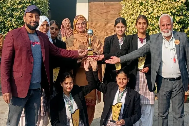 AMU ABK High School girls won the title in the district-level handball tournament.
