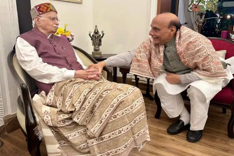 Delhi: Rajnath Singh meets veteran BJP leader LK Advani, wishes him good health