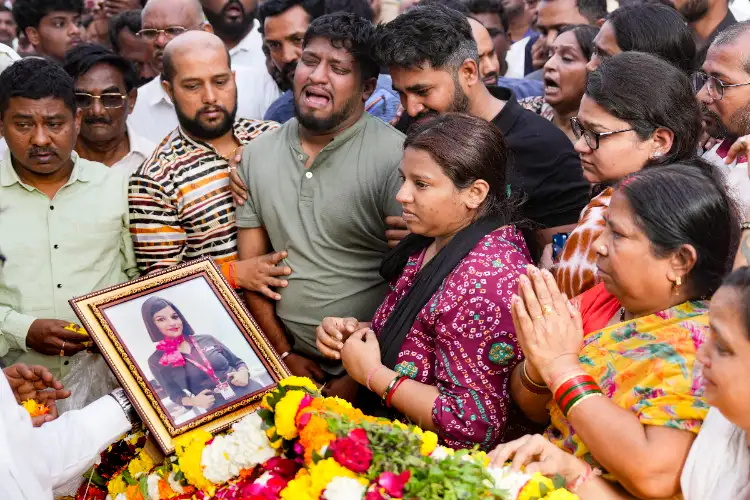 Inconsolable family, friends bid farewell to flight attendant Pinky Mali