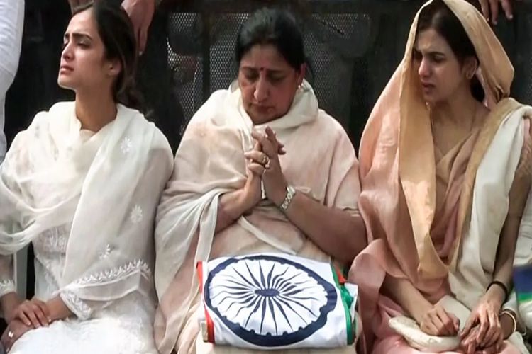 NCP leaders meet Sunetra Pawar ahead of legislature party meeting