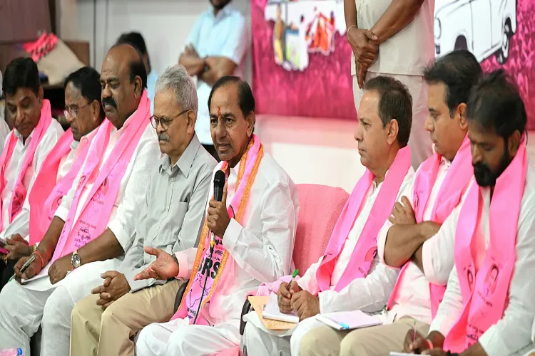 Telangana: KCR interacts with party workers after SIT questioning; BRS levels allegations against the government.