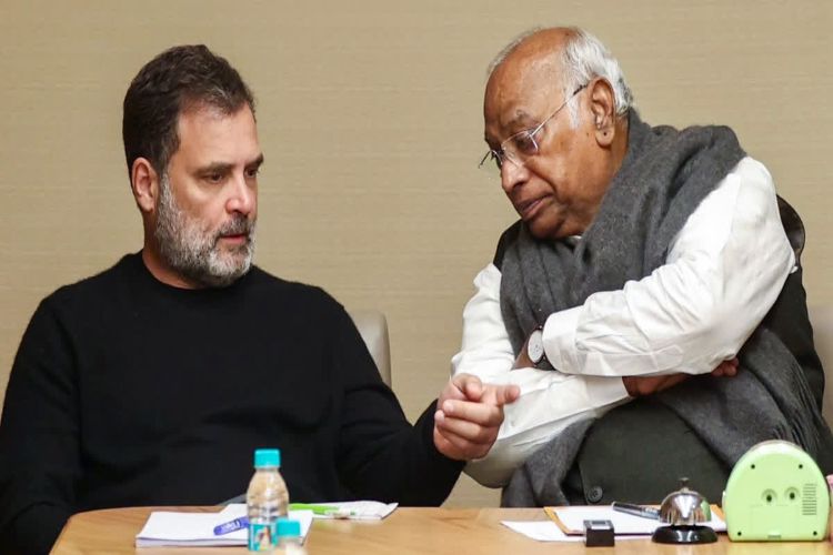 Rahul threw the 'gamosa', he doesn't care about our heritage: Sonowal