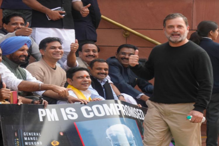 Parliament premises clash: Rahul calls Bittu a 'traitor', BJP leader calls him 'enemy of the nation'