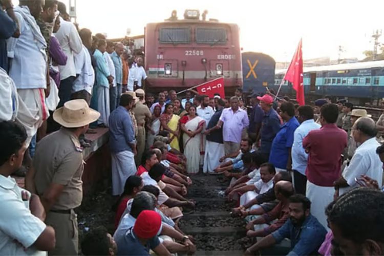 Trade unions' strike disrupts normal life in Kerala