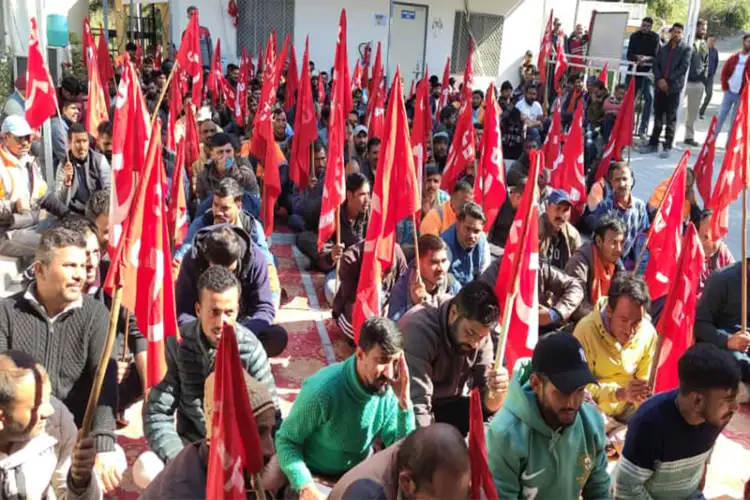 Trade unions, farmers hold nationwide strike; massive protests across Himachal: CITU