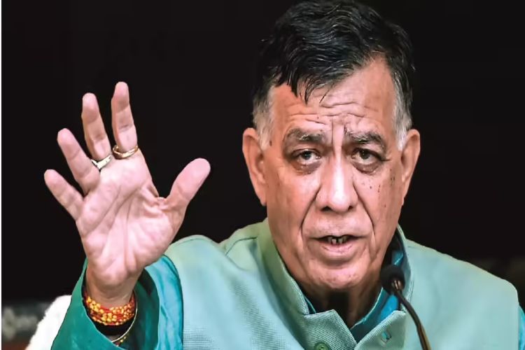 Journalism plays an important role in giving the right direction to the society: Satish Mahana