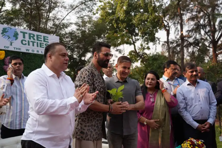 Akshay Kumar inaugurates Andheri's flower show