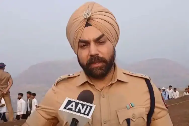 Three people injured after devotee slips on stairs at Shivneri Fort; no stampede, says Pune Rural SP