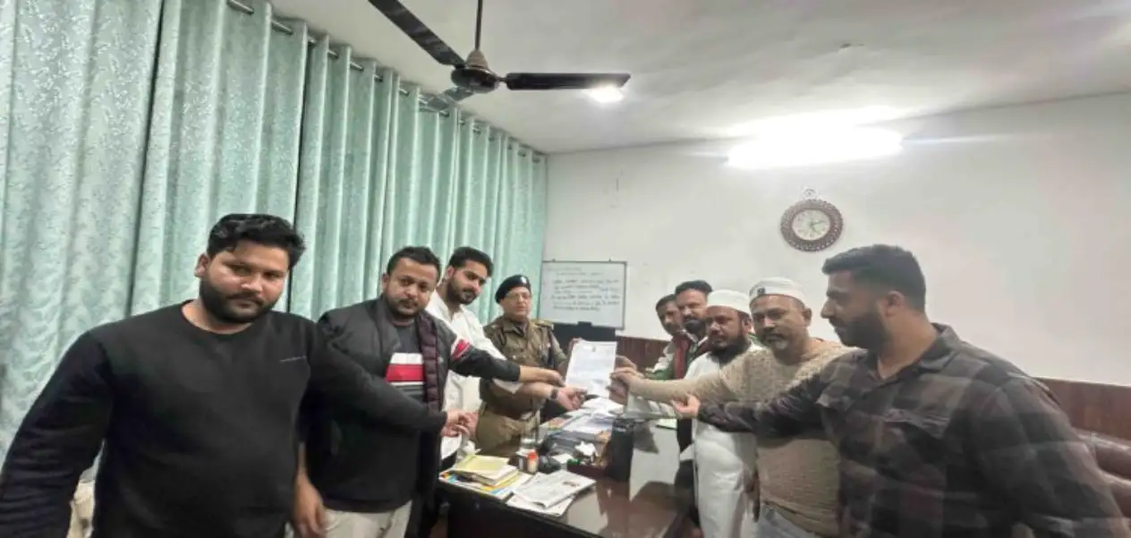 A Hindu youth demanded the removal of nighttime shop closures during Ramzan.