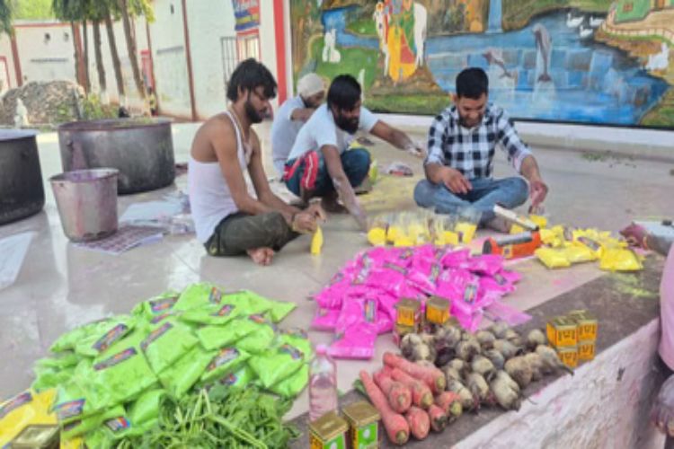 Mathura jail inmates are making skin- and environment-friendly 'herbal gulal' from fruits and vegetables.