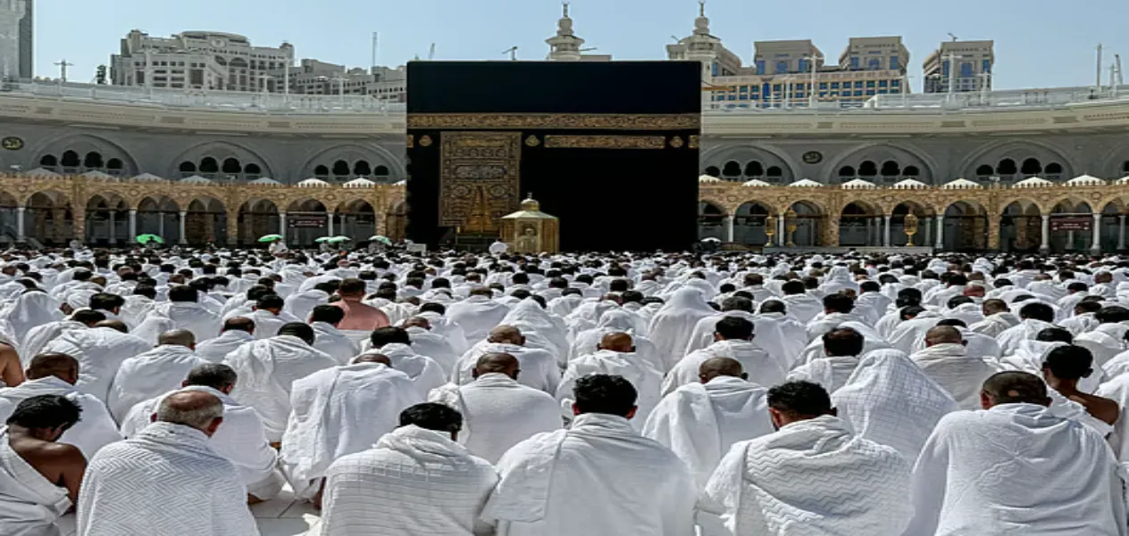 Over 900,000 people performed Umrah in a single day, setting a historic record for Ramadan.