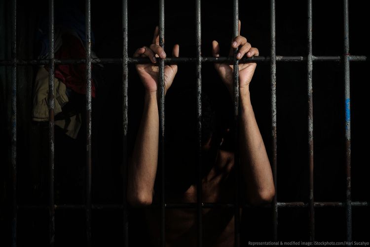 Bike-borne thieves flee with 200 kg of cardamom from a moving truck in North Delhi.