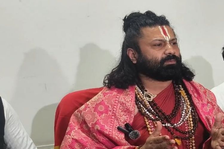 Shankaracharya claims: I too filed a case against Ashutosh Brahmachari