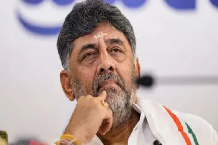 Power tussle intensifies in Karnataka, pro-Shivakumar MLAs meet