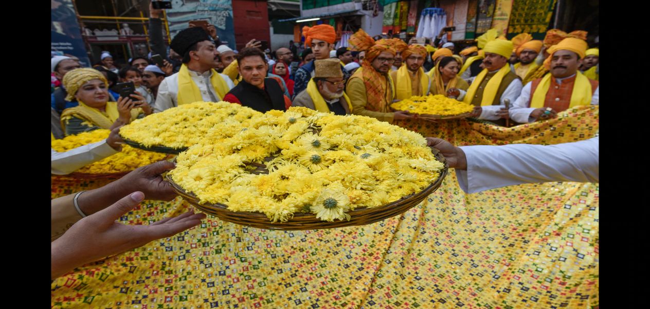 Unique Holi of Hazrat Nizamuddin Auliya and Deva Sharif