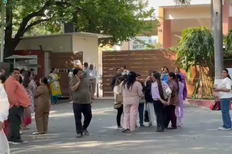 Bomb threats recieved at 4 Schools in Delhi; police, fire services on alert