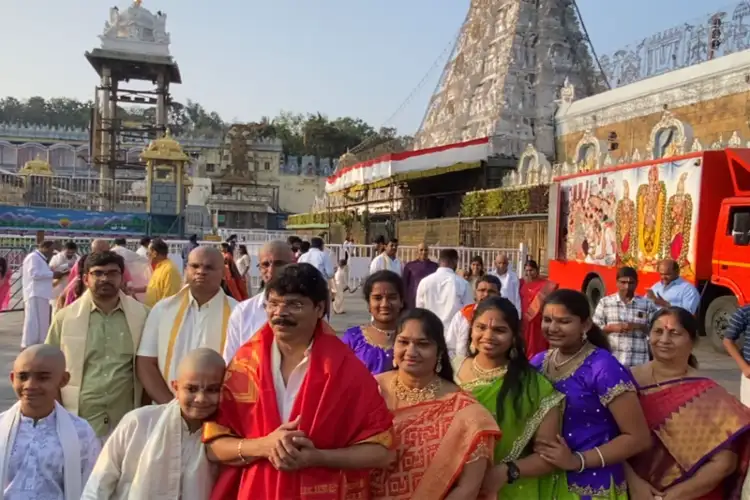 'Akhanda 2' director Boyapati Srinu offers prayers at Tirumala Venkateswara Temple