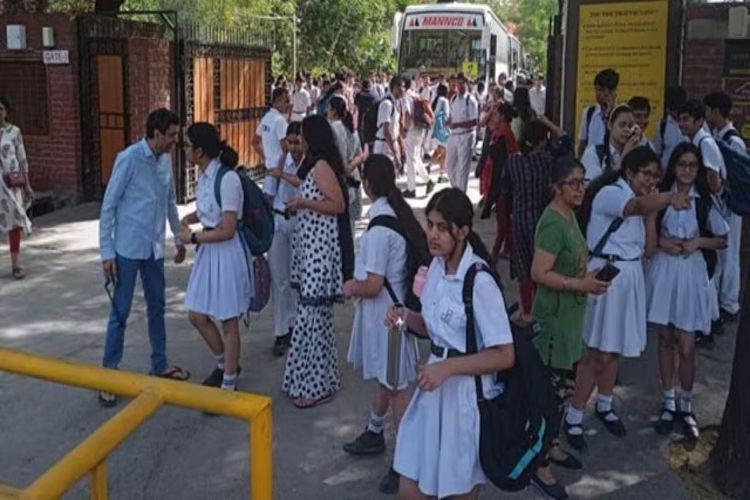 Three banks and six schools in Delhi received bomb threat emails; investigation underway