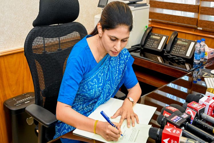 Raksha Khadse announces athletics competitions in 250 districts on the occasion of Women's Day