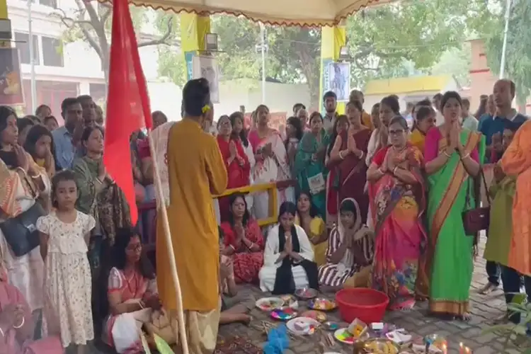 Holi 2026 celebrated with vibrant colours and devotion at Dhakeshwari National Temple in Bangladesh