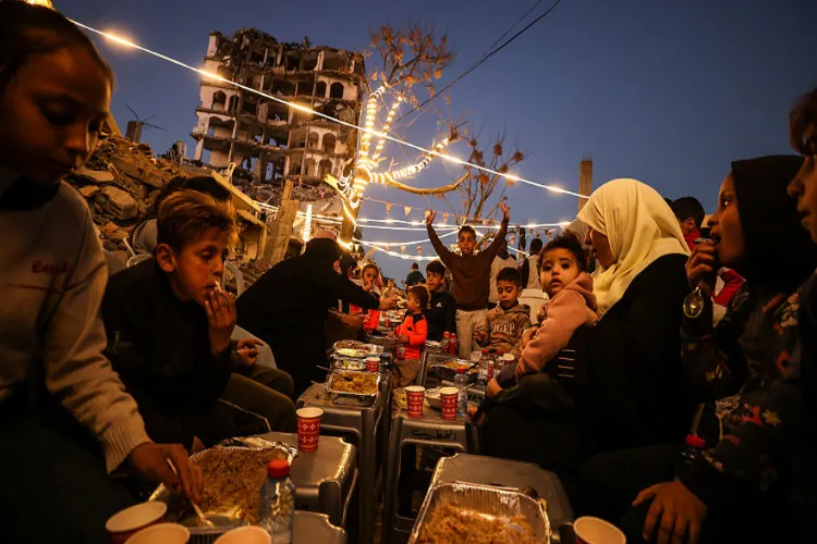 Iftar under the shadow of fear